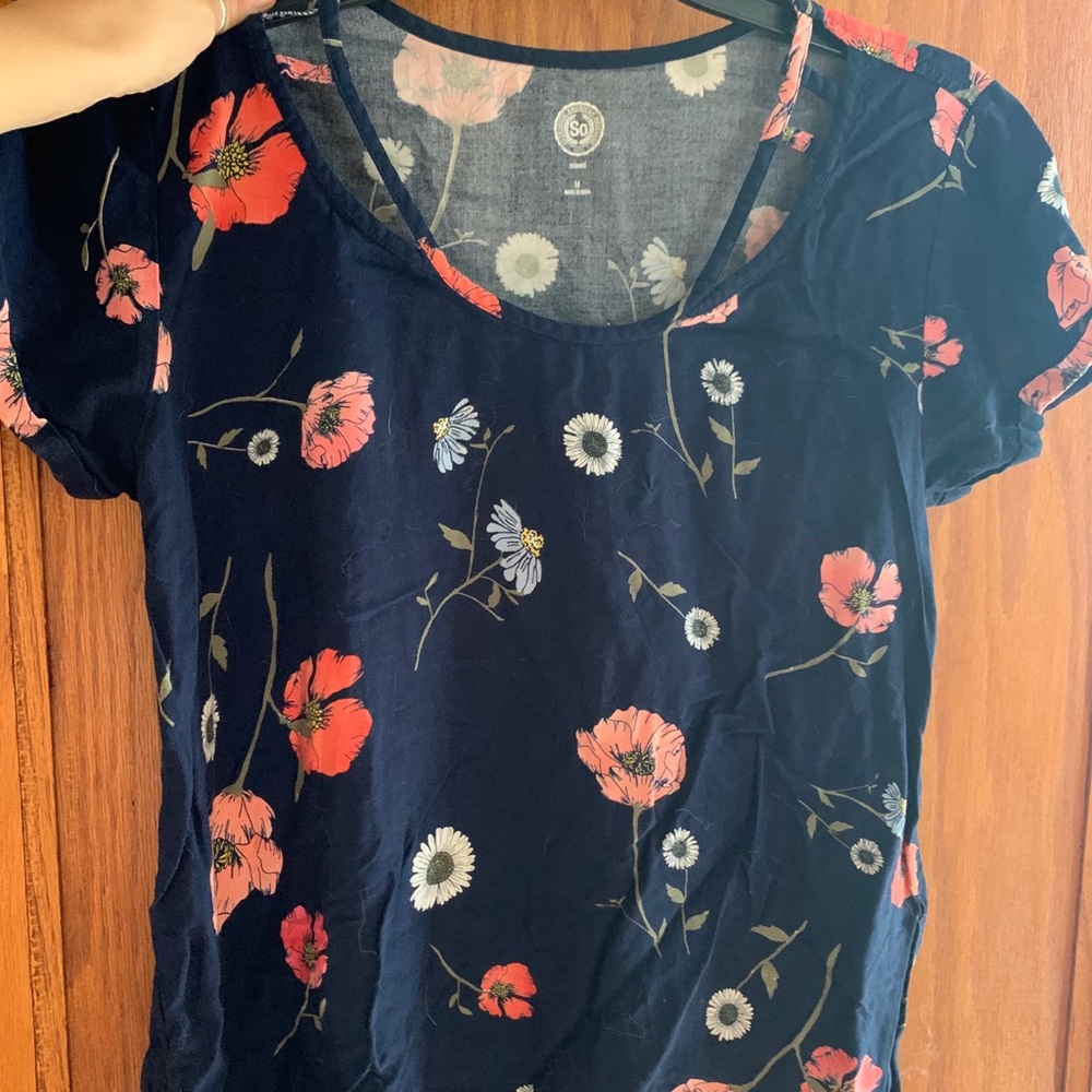 Cute flower tee 🌸